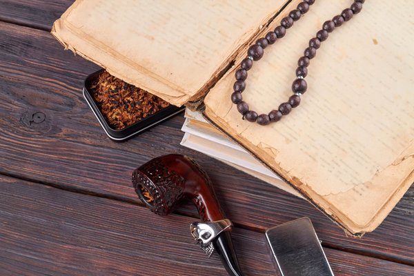 Quali accessori aggiungere per trasformare un look da giorno a uno adatto a un ricevimento serale?